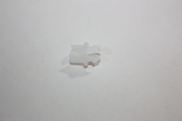 Clip, trim/protection strip