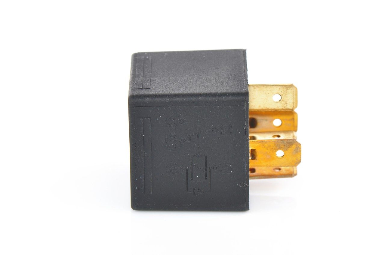Relay, main current-main