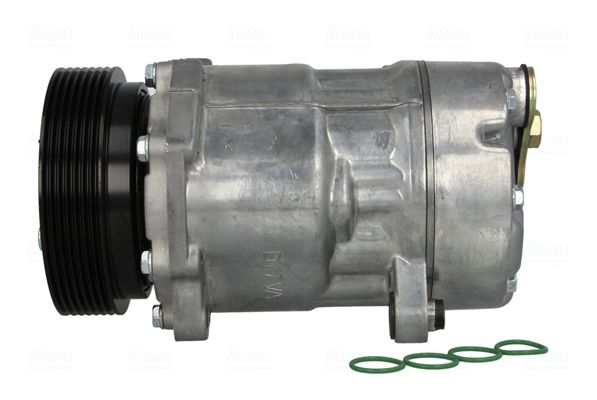 Compressor, air conditioning