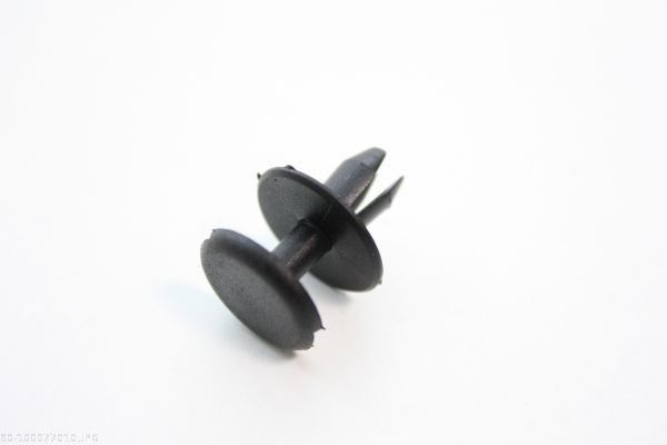 Clip, trim/protection strip